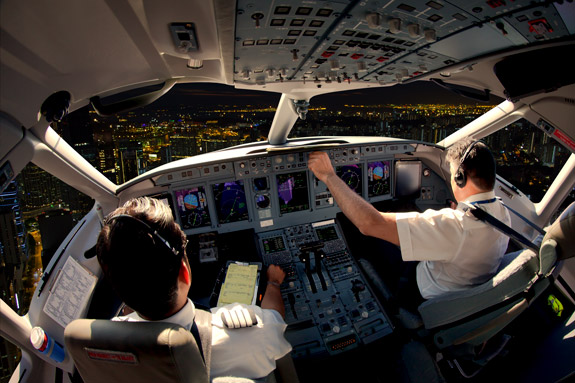 What is the cost to become a commercial pilot and what is the average commercial pilot salary in Clinton?